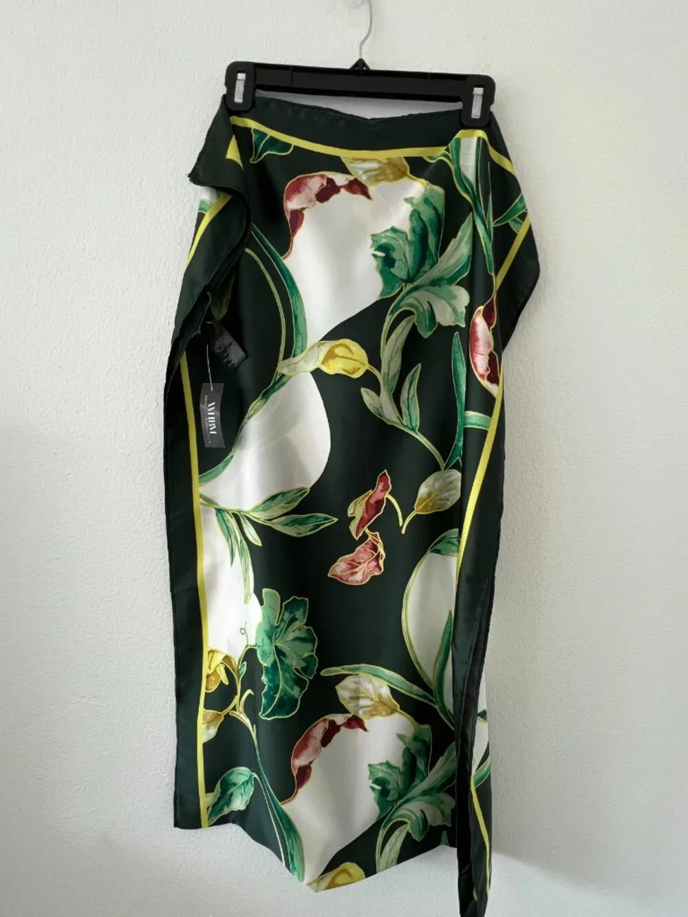 White House Black Market whbm oblong